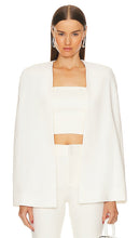 Alice + Olivia Marica Cape Crop Top in White - Alice + Olivia - Top court cape Marica en blanc - Alice + Olivia Marica 白色斗篷短款上衣 - Alice + Olivia Marica Cape Crop Top in Weiß - Alice + Olivia Marica 케이프 크롭 탑 - Top corto Alice + Olivia Marica Cape in bianco
