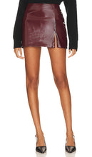 Amanda Uprichard Dale Skort in Burgundy - Jupe-short Amanda Uprichard Dale en Bourgogne - 阿曼达·乌普里查德·戴尔·斯科特 (Amanda Uprichard) 勃艮第酒红色 - Amanda Uprichard Dale Skort in Burgund - 부르고뉴의 아만다 업리차드 데일 스코트 - Amanda Uprichard Dale Skort in Borgogna