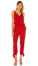Amanda Uprichard Seville Jumpsuit in Red - Amanda Uprichard Combinaison Séville en Rouge - Amanda Uprichard Seville 红色连身裤 - Amanda Uprichard Seville Jumpsuit in Rot - Amanda Uprichard 세비야 점프수트 - Tuta Amanda Uprichard Seville in rosso