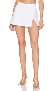 Amanda Uprichard x REVOLVE Dale Lace Skort in White - Amanda Uprichard x REVOLVE Jupe-short Dale Lace en Blanc - Amanda Uprichard x REVOLVE Dale 白色蕾丝裙裤 - Amanda Uprichard x REVOLVE Dale Spitzenskort in Weiß - Amanda Uprichard x REVOLVE Dale 레이스 스코트 화이트 색상 - Amanda Uprichard x REVOLVE Dale Gonna in pizzo bianca