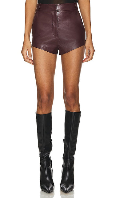 Amanda Uprichard x REVOLVE Kelso Faux Leather Shorts in Brown - Amanda Uprichard x REVOLVE Short en simili cuir Kelso en Marron - Amanda Uprichard x REVOLVE Kelso 棕色人造皮革短裤 - Amanda Uprichard x REVOLVE Kelso Kunstleder-Shorts in Braun - Amanda Uprichard x REVOLVE Kelso 인조 가죽 반바지 브라운 색상 - Pantaloncini in ecopelle Amanda Uprichard x REVOLVE Kelso in marrone