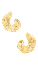 Amber Sceats Curve Earrings in Metallic Gold