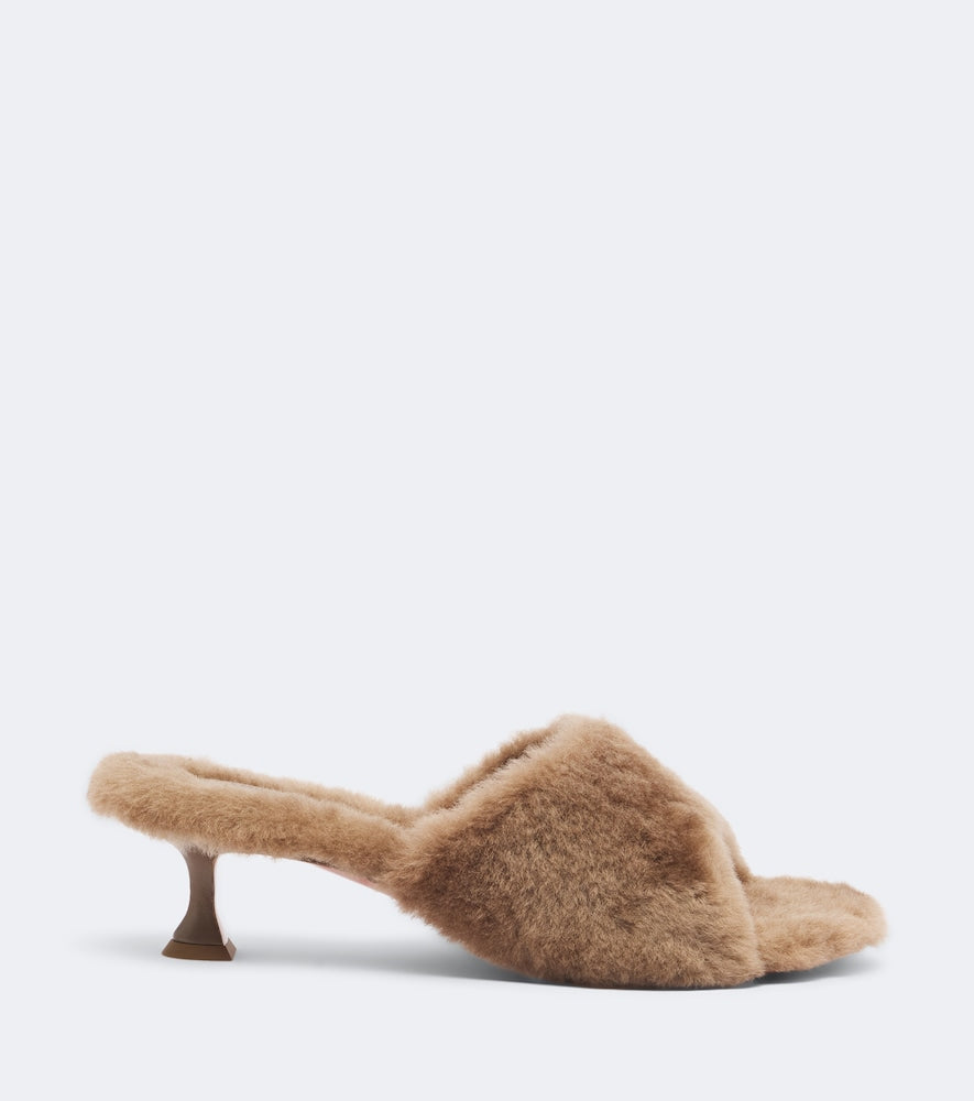 Amina Muaddi Taylor shearling mules (Beige) - High-Heel Sandals