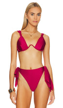Andrea Iyamah Rai Two Piece Bikini Top in Red - Haut de bikini deux pièces Andrea Iyamah Rai en rouge - Andrea Iyamah Rai 红色两件式比基尼上衣 - Andrea Iyamah Rai Zweiteiliges Bikinioberteil in Rot - Andrea Iyamah Rai 투피스 비키니 탑 - Top bikini a due pezzi Andrea Iyamah Rai in rosso