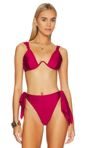 Andrea Iyamah Rai Two Piece Bikini Top in Red - Haut de bikini deux pièces Andrea Iyamah Rai en rouge - Andrea Iyamah Rai 红色两件式比基尼上衣 - Andrea Iyamah Rai Zweiteiliges Bikinioberteil in Rot - Andrea Iyamah Rai 투피스 비키니 탑 - Top bikini a due pezzi Andrea Iyamah Rai in rosso