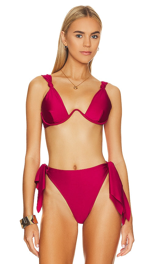 Andrea Iyamah Rai Two Piece Bikini Top in Red - Haut de bikini deux pièces Andrea Iyamah Rai en rouge - Andrea Iyamah Rai 红色两件式比基尼上衣 - Andrea Iyamah Rai Zweiteiliges Bikinioberteil in Rot - Andrea Iyamah Rai 투피스 비키니 탑 - Top bikini a due pezzi Andrea Iyamah Rai in rosso