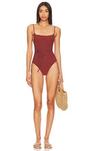Anemos The K M Tie One Piece in Rust - Anemos The K M Tie One Piece en Rouille - Anemos KM 锈色领带一件 - Anemos The K M Krawatte, Einteiler in Rost - Anemos The K M 타이 원피스 - Anemos The KM Tie One Piece in ruggine