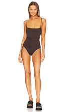 Anemos the K M Tie One Piece in Brown - Anemos la cravate K M une pièce en marron - Anemos KM 棕色领带一件 - Anemos der K M Krawatten-Einteiler in Braun - Anemos the K M 타이 원피스 브라운 색상 - Anemos the KM Tie One Piece in marrone