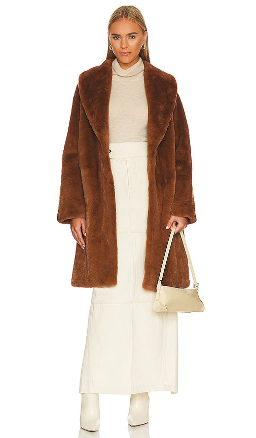 Apparis Bree Faux Fur Coat in Brown - Apparis Bree Manteau en fausse fourrure en marron - Apparis Bree 棕色人造毛皮大衣 - Apparis Bree Kunstpelzmantel in Braun - Apparis Bree 인조 퍼 코트브라운 색상 - Cappotto in pelliccia sintetica Apparis Bree in marrone