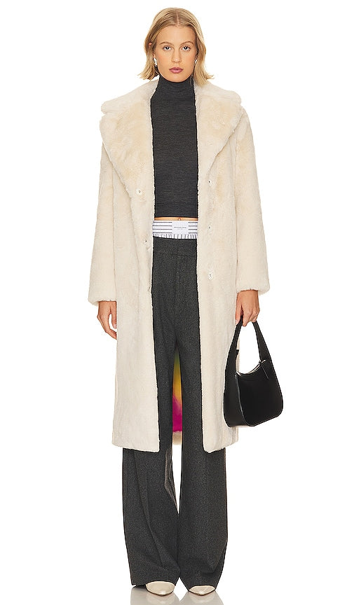 Apparis Mona Plant-Based Fur Coat in Cream - Manteau en fourrure végétale Apparis Mona en crème - Apparis Mona 奶油色植物皮毛大衣 - Apparis Mona Pelzmantel auf pflanzlicher Basis in Creme - Apparis Mona 식물성 모피 코트(크림색) - Cappotto in pelliccia vegetale Apparis Mona color crema