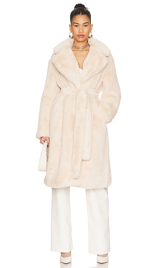 Apparis Mona Plant-based Fur Coat in Cream - Manteau en fourrure végétale Apparis Mona en crème - Apparis Mona 奶油色植物皮毛大衣 - Apparis Mona Pelzmantel auf pflanzlicher Basis in Creme - Apparis Mona 식물성 퍼 코트 크림 색상 - Pelliccia vegetale Apparis Mona color crema