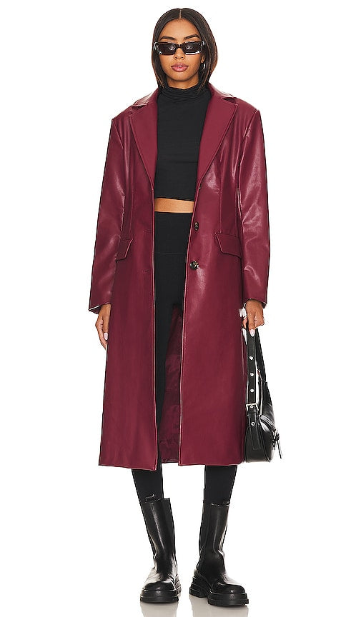 Apparis x Mansur Gavriel Collaboration Liv Apple Leather Coat in Wine - Manteau en cuir Liv Apple de collaboration Apparis x Mansur Gavriel en vin - Apparis x Mansur Gavriel 合作 Liv Apple 酒红色皮革外套 - Apparis x Mansur Gavriel Collaboration Liv Apple Ledermantel in Wein - Apparis x Mansur Gavriel 콜라보레이션 Liv 와인 애플 가죽 코트 - Cappotto in pelle Liv Apple in collaborazione Apparis x Mansur Gavriel color vino