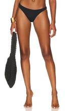 Aquamanile Lotus Flower Bikini Bottom in Black - Bas de bikini fleur de lotus Aquamanile en noir - Aquamanile 黑色莲花比基尼泳裤 - Aquamanile Lotus Flower Bikinihose in Schwarz - Aquamanile Lotus Flower 비키니 하의 블랙 색상 - Slip bikini Aquamanile con fiore di loto in nero