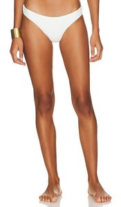 Aquamanile Lotus Flower Bikini Bottom in White - Bas de bikini fleur de lotus Aquamanile en blanc - Aquamanile 白色莲花比基尼泳裤 - Aquamanile Lotusblumen-Bikinihose in Weiß - Aquamanile Lotus Flower 비키니 하의 화이트 색상 - Slip bikini Aquamanile con fiore di loto bianco