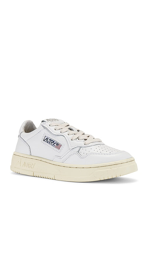 Autry 01 Low Sneaker in White