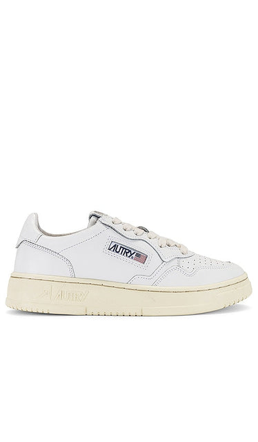 Autry 01 Low Sneaker in White - Baskets basses Autry 01 en blanc - Autry 01 白色低帮运动鞋 - Autry 01 Low Sneaker in Weiß - Autry 01 로우 스니커즈 화이트 색상 - Sneaker bassa Autry 01 di colore bianco