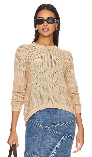 Autumn Cashmere Open Stitch Crew Neck in Tan - Col ras du cou à point ouvert en cachemire d'automne en beige - 秋季黄褐色开司米羊绒开缝圆领毛衣 - Herbstlicher Kaschmir-Rundhalsausschnitt mit offenem Stich in Hellbraun - 가을 캐시미어 오픈 스티치 크루넥(탠) - Girocollo a punto aperto in cashmere autunnale in marrone chiaro