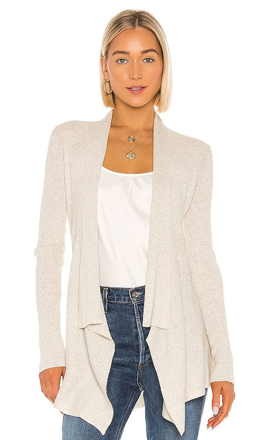 Autumn Cashmere Rib Drape Cardigan in Light Gray - Cardigan drapé côtelé en cachemire d'automne en gris clair - 秋季浅灰色羊绒罗纹垂坠开衫 - Herbstlicher, gerippter Kaschmir-Cardigan in Hellgrau - 라이트 그레이 색상의 가을 캐시미어 립 드레이프 카디건 - Cardigan drappeggiato a coste in cashmere autunnale in grigio chiaro