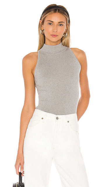 Autumn Cashmere Rib Mock Halter in Gray - Col montant en cachemire côtelé d'automne en gris - 秋季灰色羊绒罗纹小吊带 - Herbstliches Kaschmir-Ripp-Halfter in Grau - 가을 캐시미어 립 모크 홀터 그레이 색상 - Finta cavezza a coste in cashmere autunnale in grigio