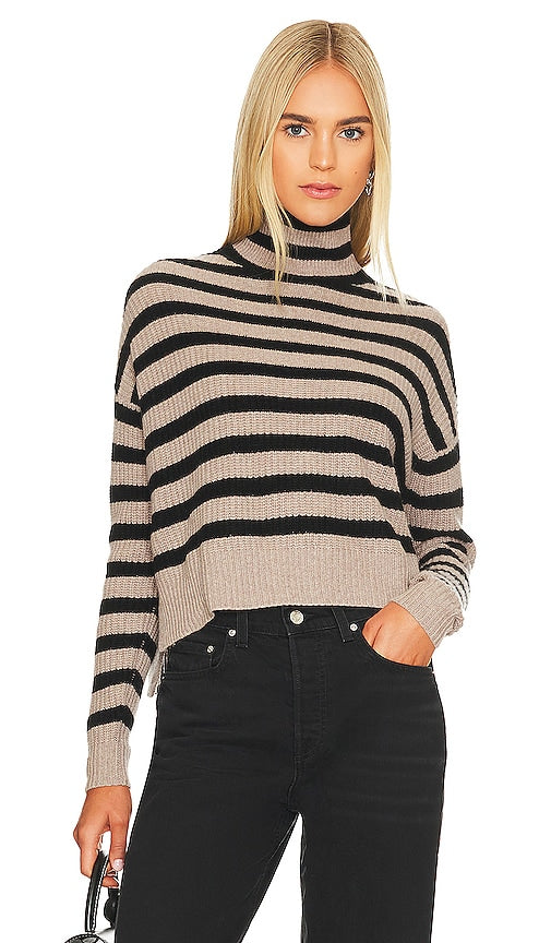 Autumn Cashmere Striped Turtleneck Sweater in Beige - Pull à col roulé rayé en cachemire d'automne en beige - 秋季米色羊绒条纹高领毛衣 - Gestreifter Rollkragenpullover aus herbstlichem Kaschmir in Beige - 가을 캐시미어 스트라이프 터틀넥 스웨터(베이지색) - Maglione dolcevita a righe in cashmere autunnale in beige