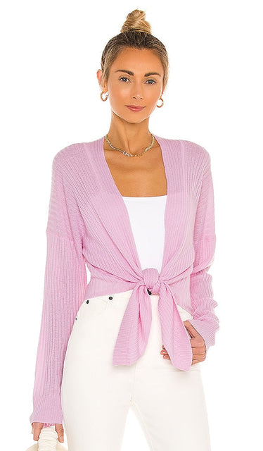 Autumn Cashmere X REVOLVE Tie Front Rib Cardigan in Pink - Autumn Cashmere X REVOLVE Cardigan côtelé noué sur le devant en Rose - 秋季羊绒 X REVOLVE 粉色正面系带罗纹开衫 - Autumn Cashmere X REVOLVE Rippstrick-Cardigan zum Binden vorne in Rosa - Autumn Cashmere X REVOLVE 타이 프론트 리브 가디건 핑크 색상 - Cardigan autunnale a coste in cashmere X REVOLVE con laccio sul davanti in rosa