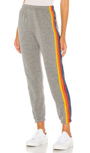 Aviator Nation 5 Stripe SweatTrackpants & Sweatpants in Grey - Aviator Nation - Pantalon de survêtement à 5 bandes - Gris - Aviator Nation 5 灰色条纹运动裤 - Aviator Nation 5-Streifen-Jogginghose in Grau - Aviator Nation 5 스트라이프 스웨트팬츠그레이 색상 - Pantaloni sportivi Aviator Nation 5 Stripe in grigio