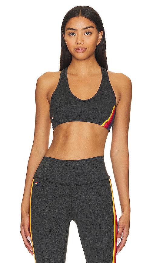 Aviator Nation 5 Stripe V Cut Sports Bra in Charcoal - Aviator Nation - Soutien-gorge de sport coupe en V à 5 rayures - Charbon de bois - Aviator Nation 5 条纹 V 型剪裁运动文胸 木炭色 - Aviator Nation 5 Stripe V Cut Sport-BH in Anthrazit - Aviator Nation 5 스트라이프 V컷 스포츠 브라, 차콜 색상 - Reggiseno sportivo Aviator Nation 5 Stripe con taglio a V in antracite