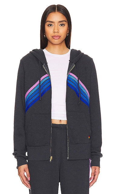 Aviator Nation Mountain Stitch Chevron Hoodie in Charcoal - Aviator Nation Mountain Stitch Chevron Sweat à capuche en charbon de bois - 木炭色 Aviator Nation Mountain Stitch V 形连帽衫 - Aviator Nation Mountain Stitch Chevron Kapuzenpullover in Anthrazit - Aviator Nation Mountain 스티치 쉐브론 후디 차콜 색상 - Felpa con cappuccio Aviator Nation Mountain Stitch Chevron in carbone