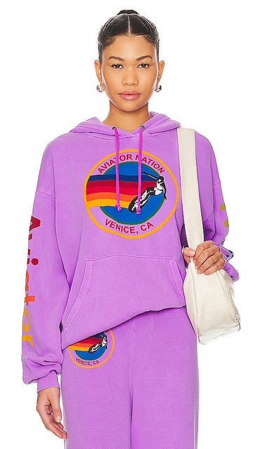 Aviator Nation Relaxed Pullover Hoodie in Purple - Aviator Nation - Sweat à capuche décontracté en violet - 紫色 Aviator Nation 休闲套头连帽衫 - Lässiger Pullover-Hoodie von Aviator Nation in Lila - Aviator Nation 릴렉스 풀오버 후디 색상 퍼플 색상 - Felpa con cappuccio pullover rilassata Aviator Nation in viola