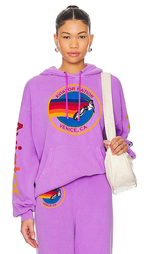 Aviator Nation Relaxed Pullover Hoodie in Purple - Aviator Nation - Sweat à capuche décontracté en violet - 紫色 Aviator Nation 休闲套头连帽衫 - Lässiger Pullover-Hoodie von Aviator Nation in Lila - Aviator Nation 릴렉스 풀오버 후디 색상 퍼플 색상 - Felpa con cappuccio pullover rilassata Aviator Nation in viola