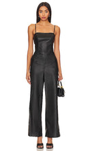 BCBGeneration Faux Leather Jumpsuit in Black - Combinaison en similicuir BCBGeneration en noir - BCBGeneration 黑色人造皮革连身裤 - BCBGeneration Kunstleder-Jumpsuit in Schwarz - BCBGeneration 인조 가죽 점프수트블랙 색상 - Tuta in ecopelle BCBGeneration in nero