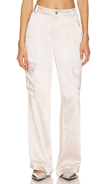 BCBGeneration Satin Pant in Cream - Pantalon en satin BCBGeneration en crème - BCBGeneration 奶油色缎面长裤 - BCBGeneration Satinhose in Creme - BCBGeneration 새틴 팬츠 - Pantaloni in raso BCBGeneration in crema