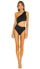 BEACH RIOT Celine One Piece in Black - BEACH RIOT Une pièce Céline en noir - BEACH RIOT Celine 一件黑色单品 - BEACH RIOT Celine Einteiler in Schwarz - BEACH RIOT 셀린느 원피스 블랙 색상 - BEACH RIOT Celine Costume intero in nero