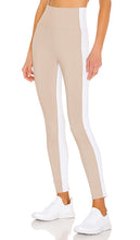 BEACH RIOT Colorblock Legging in Taupe - BEACH RIOT Legging color block en taupe - BEACH RIOT 灰褐色拼色打底裤 - BEACH RIOT Colorblock-Leggings in Taupe - BEACH RIOT 컬러블록 레깅스 - BEACH RIOT Legging Colorblock in tortora
