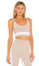BEACH RIOT Eva Sports Bra in Taupe - Soutien-gorge de sport Eva BEACH RIOT en taupe - BEACH RIOT Eva 灰褐色运动文胸 - BEACH RIOT Eva Sport-BH in Taupe - BEACH RIOT 에바 스포츠 브라 - BEACH RIOT Reggiseno sportivo Eva in tortora