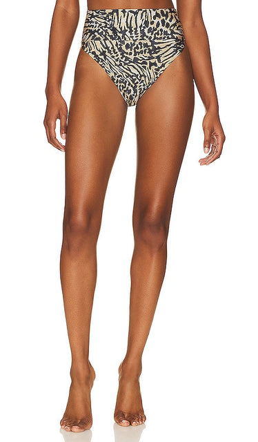 BEACH RIOT Highway Bikini Bottom in Brown - Bas de bikini Highway BEACH RIOT en marron - BEACH RIOT Highway 棕色比基尼泳裤 - BEACH RIOT Highway Bikinihose in Braun - BEACH RIOT 하이웨이 비키니 하의 브라운 색상 - BEACH RIOT Slip bikini Highway in marrone