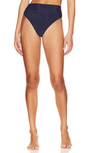BEACH RIOT Highway Bikini Bottom in Navy - Bas de bikini Highway BEACH RIOT en bleu marine - BEACH RIOT 海军蓝公路比基尼泳裤 - BEACH RIOT Highway Bikini-Unterteil in Marineblau - BEACH RIOT 하이웨이 비키니 하의 네이비 색상 - BEACH RIOT Slip bikini autostradale in blu marino