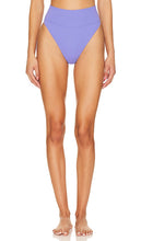 BEACH RIOT Highway Bikini Bottom in Purple - Bas de bikini Highway BEACH RIOT en violet - BEACH RIOT Highway 紫色比基尼泳裤 - BEACH RIOT Highway Bikinihose in Lila - BEACH RIOT 하이웨이 비키니 하의 퍼플 색상 - BEACH RIOT Slip bikini Highway in viola