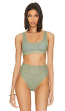 BEACH RIOT Peyton Bikini Top in Sage - BEACH RIOT Haut de bikini Peyton en sauge - BEACH RIOT Peyton 鼠尾草色比基尼上衣 - BEACH RIOT Peyton Bikinioberteil in Salbei - BEACH RIOT PEYTON 비키니 탑 - BEACH RIOT Reggiseno bikini Peyton color salvia