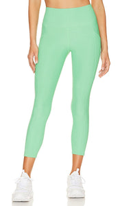 BEACH RIOT Summer Legging in Green - Legging d'été BEACH RIOT en vert - BEACH RIOT 夏季绿色打底裤 - BEACH RIOT Sommer-Leggings in Grün - BEACH RIOT 여름 레깅스 - BEACH RIOT Legging estivo in verde