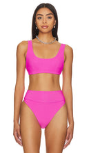 BEACH RIOT x REVOLVE Peyton Bikini Top in Fuchsia - Haut de Bikini Peyton BEACH RIOT x REVOLVE en Fuchsia - BEACH RIOT x REVOLVE Peyton 紫红色比基尼上衣 - BEACH RIOT x REVOLVE Peyton Bikinioberteil in Fuchsia - BEACH RIOT x REVOLVE Peyton 비키니 탑 in Fuchsia - Reggiseno bikini Peyton BEACH RIOT x REVOLVE in fucsia