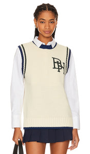 BEVERLY HILLS x REVOLVE Collegiate Vest in Ivory - Veste collégiale BEVERLY HILLS x REVOLVE en ivoire - BEVERLY HILLS x REVOLVE 象牙色学院背心 - BEVERLY HILLS x REVOLVE College-Weste in Elfenbein - BEVERLY HILLS x REVOLVE 대학 조끼 아이보리 색상 - Gilet collegiale BEVERLY HILLS x REVOLVE in avorio