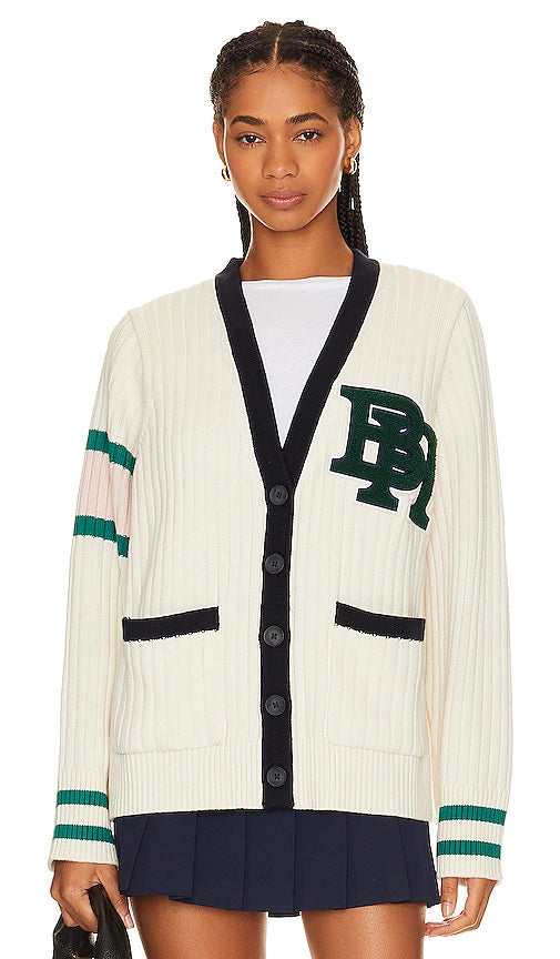 BEVERLY HILLS x REVOLVE Collegiate Cardigan in White - Cardigan collégial BEVERLY HILLS x REVOLVE en blanc - BEVERLY HILLS x REVOLVE 白色学院开衫 - BEVERLY HILLS x REVOLVE College-Cardigan in Weiß - BEVERLY HILLS x REVOLVE 대학 가디건 화이트 색상 - Cardigan collegiale BEVERLY HILLS x REVOLVE in bianco