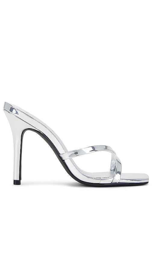 BLACK SUEDE STUDIO Arielle Heel Sandal in Metallic Silver - BLACK SUEDE STUDIO Sandale à talon Arielle en argent métallisé - 金属银色黑色麂皮 STUDIO Arielle 高跟凉鞋 - BLACK SUEDE STUDIO Arielle Heel Sandale in Metallic-Silber - BLACK SUEDE STUDIO 메탈릭 실버 소재의 Arielle 힐 샌들 - STUDIO IN CAMOSCIO NERO Sandalo con tacco Arielle in argento metallizzato