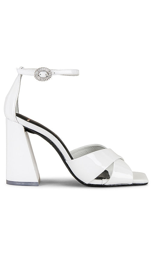 BLACK SUEDE STUDIO Chelsea Heel Sandal in White - BLACK SUEDE STUDIO Sandale à talon Chelsea en blanc - 黑色麂皮 STUDIO 白色切尔西跟凉鞋 - BLACK SUEDE STUDIO Chelsea-Absatzsandale in Weiß - BLACK SUEDE STUDIO 화이트 첼시 힐 샌들 - STUDIO IN CAMOSCIO NERO Sandalo con tacco Chelsea in bianco