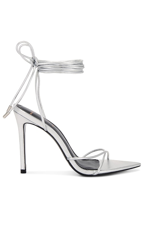 BLACK SUEDE STUDIO Talia Sandal in Metallic Silver - BLACK SUEDE STUDIO Sandale Talia en argent métallisé - 金属银色黑色麂皮 STUDIO Talia 凉鞋 - BLACK SUEDE STUDIO Talia Sandale in Metallic-Silber - BLACK SUEDE STUDIO 메탈릭 실버 소재의 Talia 샌들 - Sandalo Talia STUDIO IN CAMOSCIO NERO in argento metallizzato