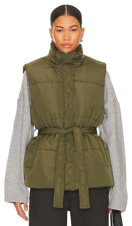 BLANKNYC Puffer Vest in Green - BLANKNYC Doudoune en vert - BLANKNYC 绿色羽绒马甲 - BLANKNYC Pufferweste in Grün - BLANKNYC 퍼퍼 베스트 컬러 - Gilet imbottito BLANKNYC in verde