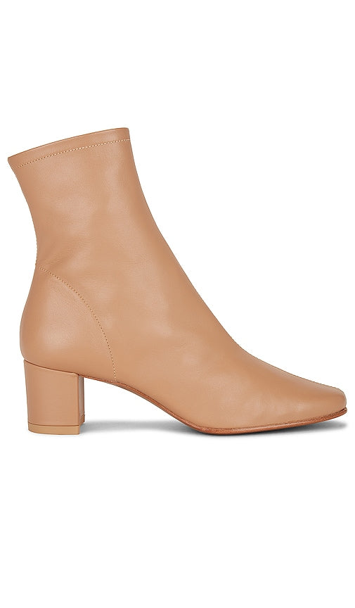 BY FAR Sofia Bootie in Nude - BY FAR Sofia Bootie en Nude - 到目前为止，索菲亚裸体短靴 - BY FAR Sofia Bootie in Nackt - BY FAR Sofia 누드 부티 - DI LONTANO Sofia Stivaletto in Nudo