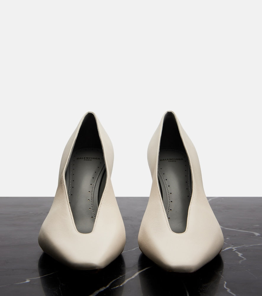 Balenciaga Duchesse leather pumps (White) - High-Heel Pumps