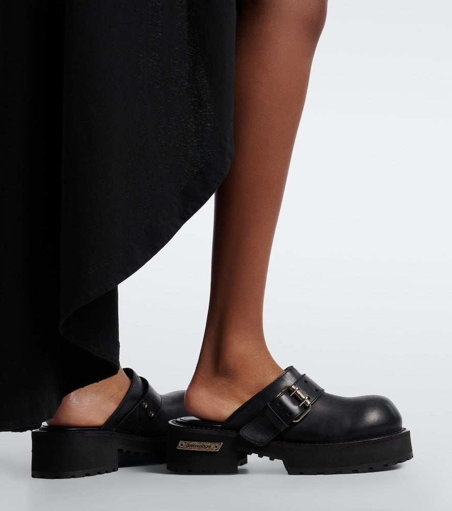 Balenciaga Venom leather mules in Black - Mules